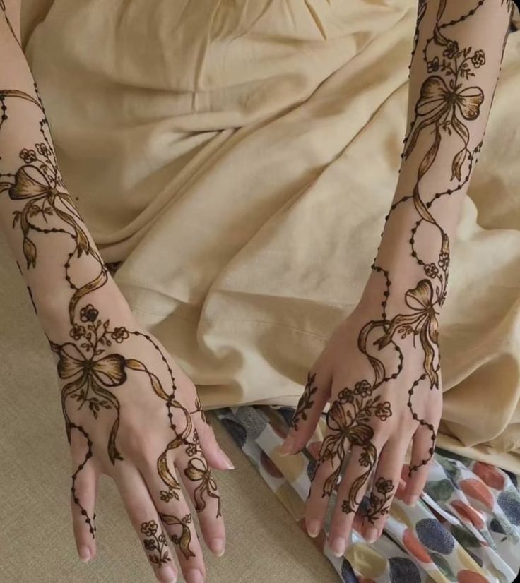 Trendy Mehndi Design For Arm