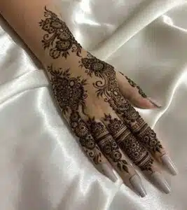 Trendy Mehndi design For Arm