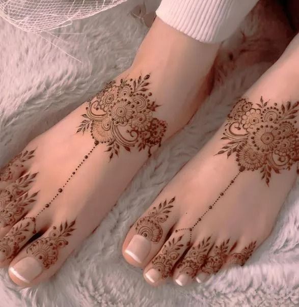 Trendy Mehndi design For Ankle