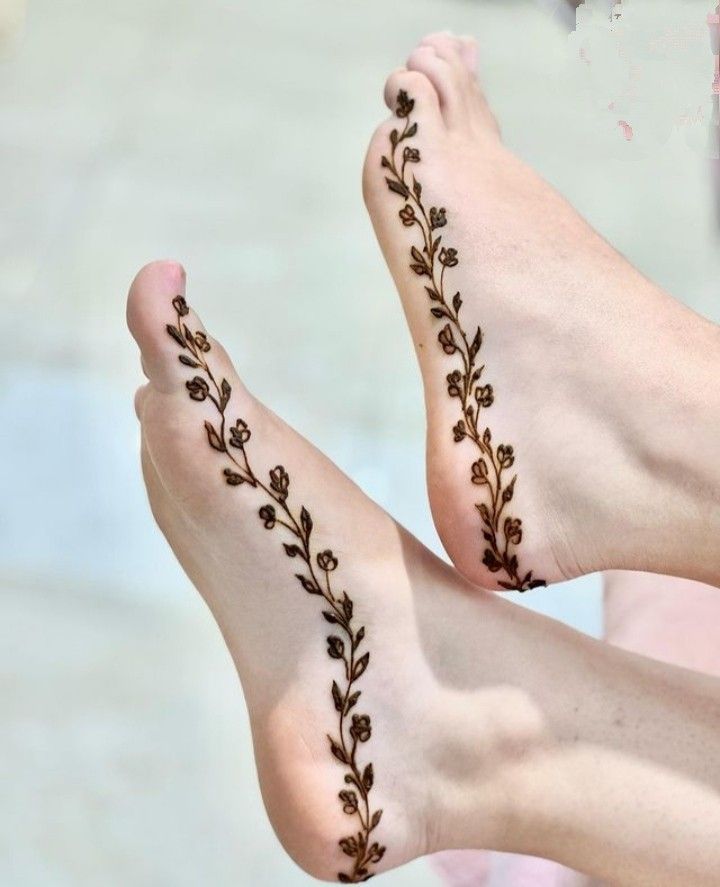 Trendy Mehndi designs For Ankle