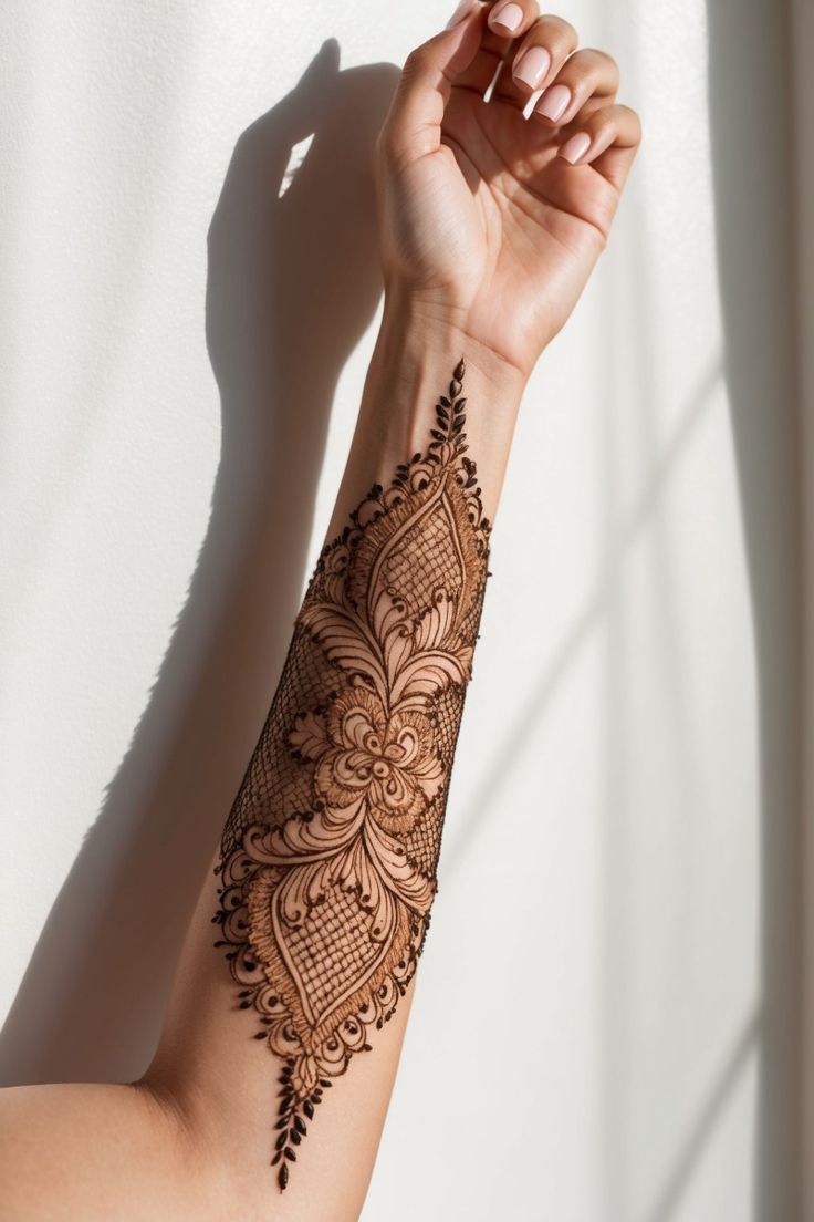 Trendy Mehndi design for Arm