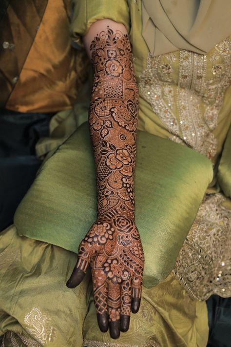 Trendy Mehndi designs For Arm 
