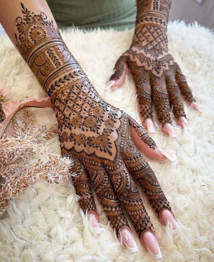 Trendy Mehndi Designs For Backhand 