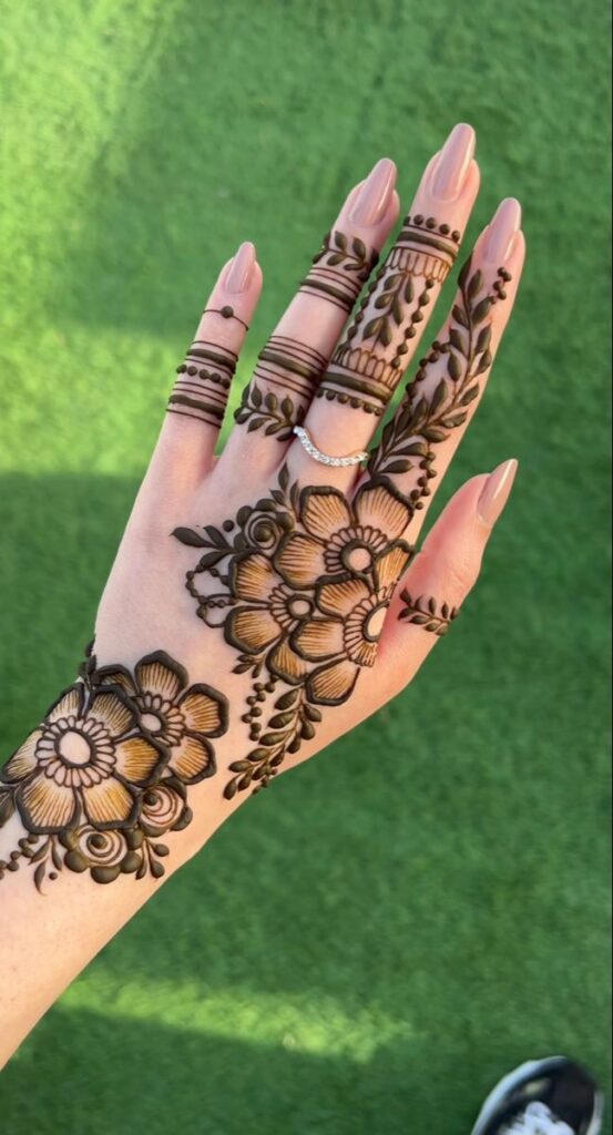 Trendy Mehndi Designs For Backhand