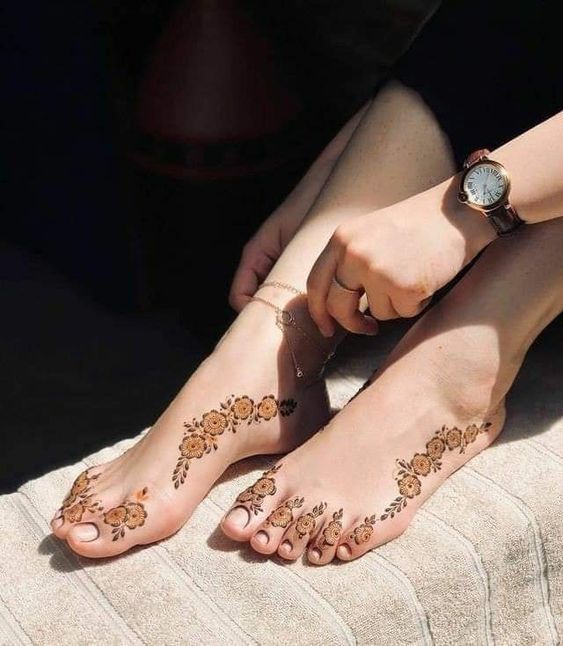 Trendy Mehndi Design For Ankle