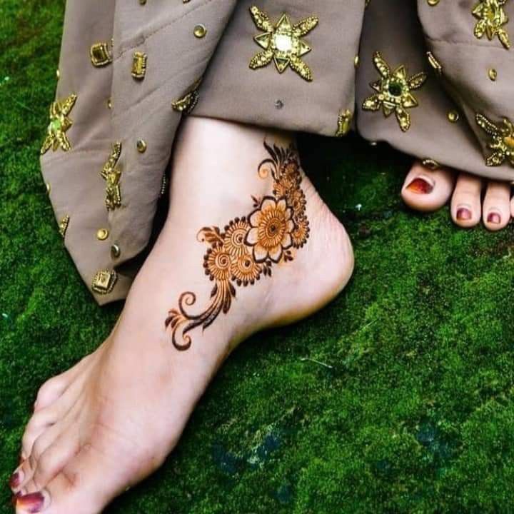 Trendy Mehndi Designs For Ankle