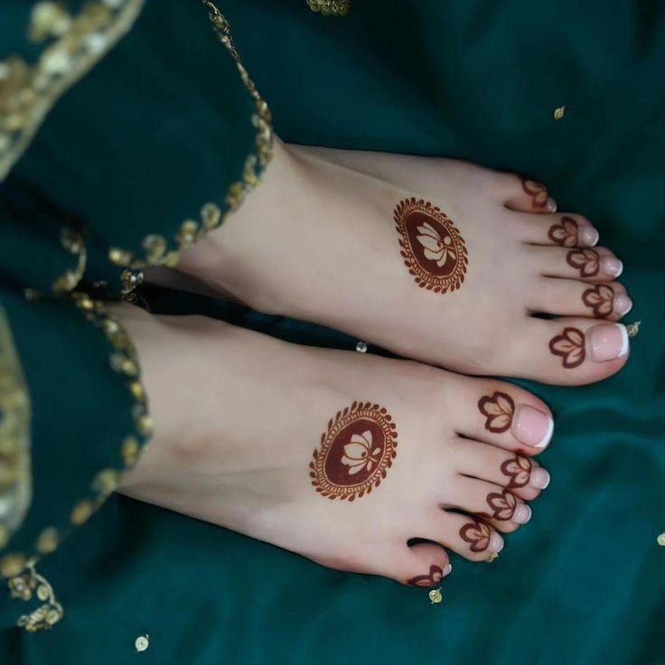 Trendy Mehndi Designs For Ankle