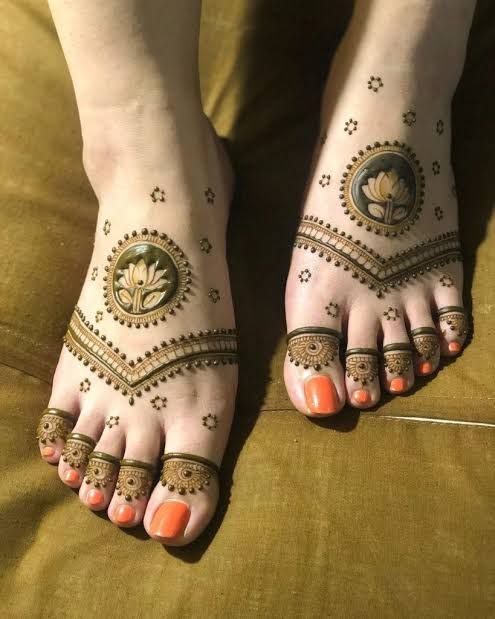 Trendy Mehndi designs For Ankle