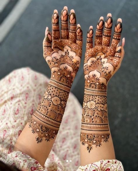 Trendy Mehndi Designs For Engagement