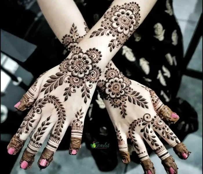 Pakistani mehndi design for backhand with leafy trails